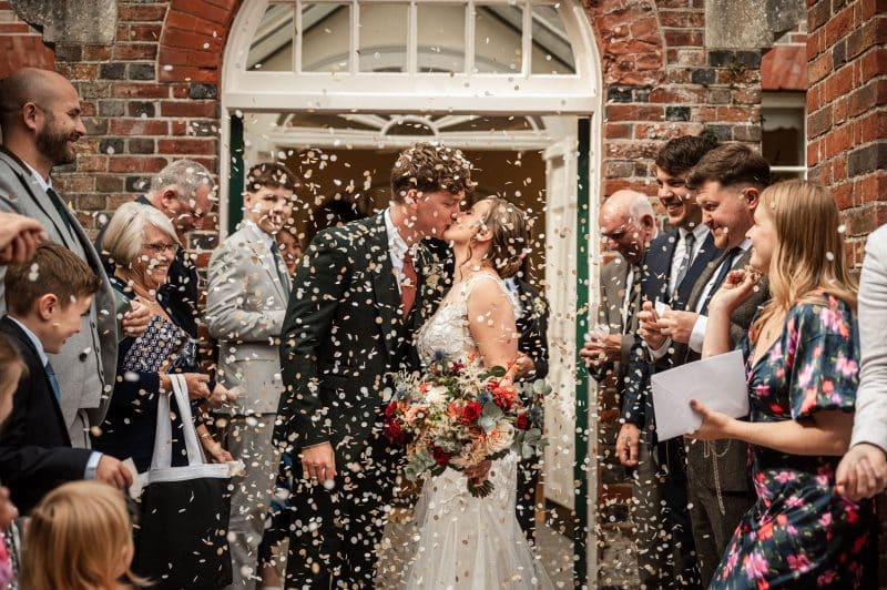 Tips for perfect wedding confetti photos