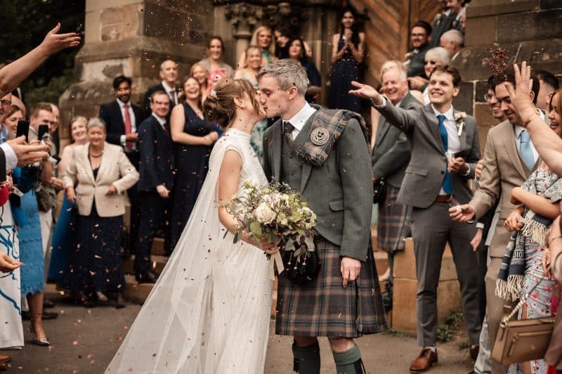 Tips for perfect wedding confetti photos