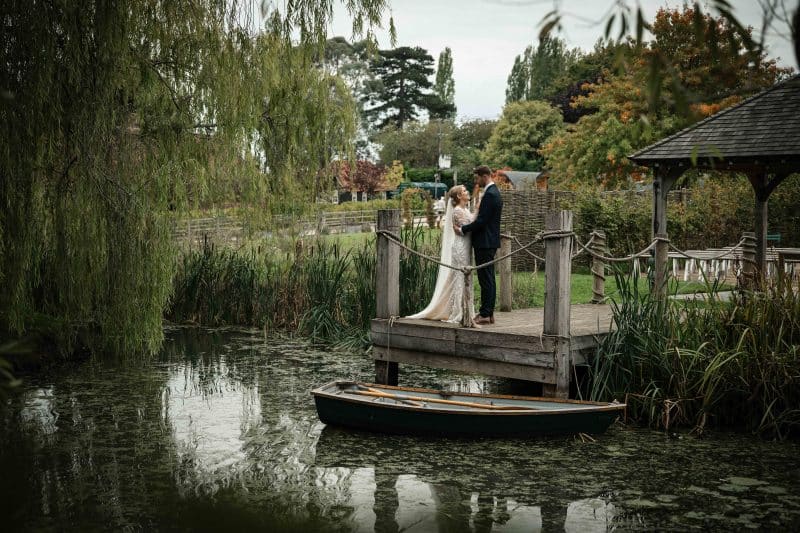 Lake side wedding ceremony | Wedding photographer for Silchester Farm in Berkshire, wedding photographer in Hampshire