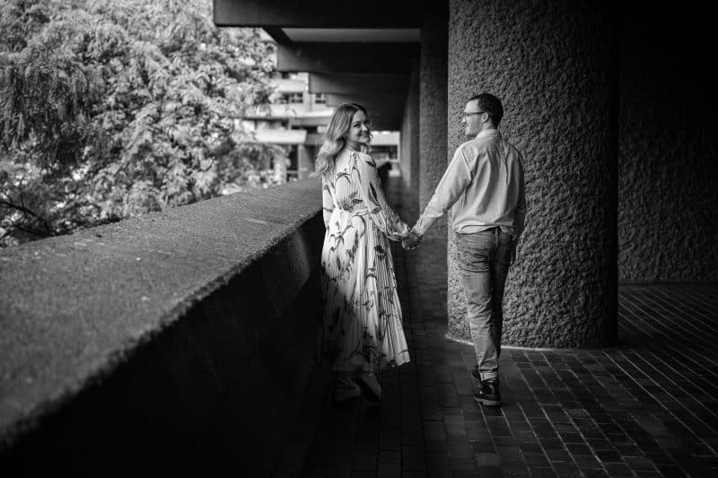 City engagement shoot in London, black and white engagement photo, London city wedding photographer